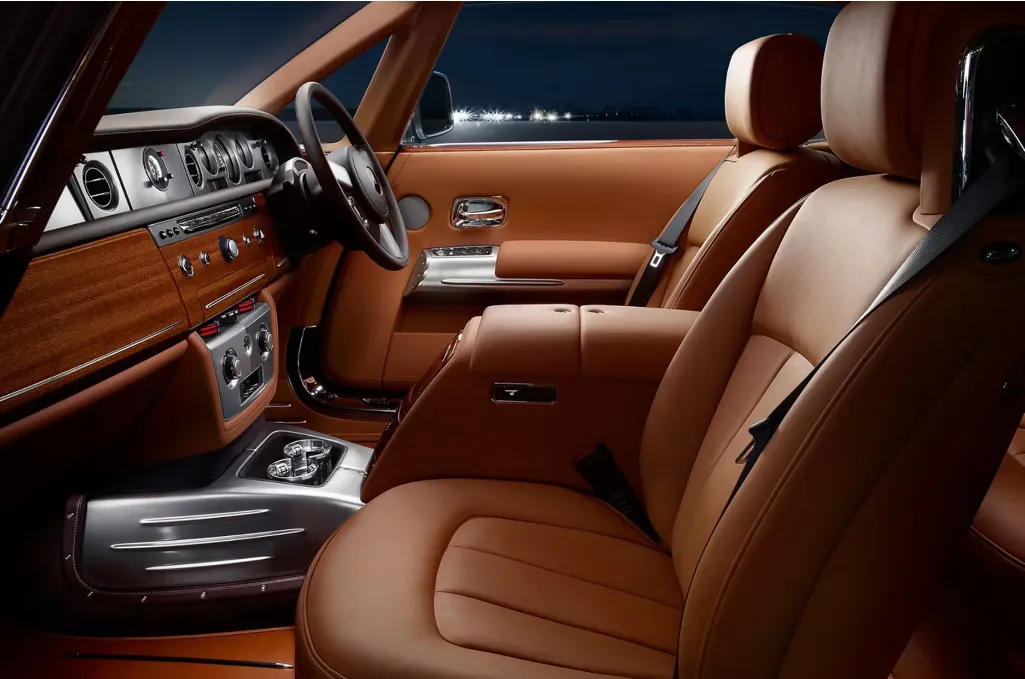 How to Choose Leather Seat Covers: A Complete Comparison of Custom vs. Ready-Made